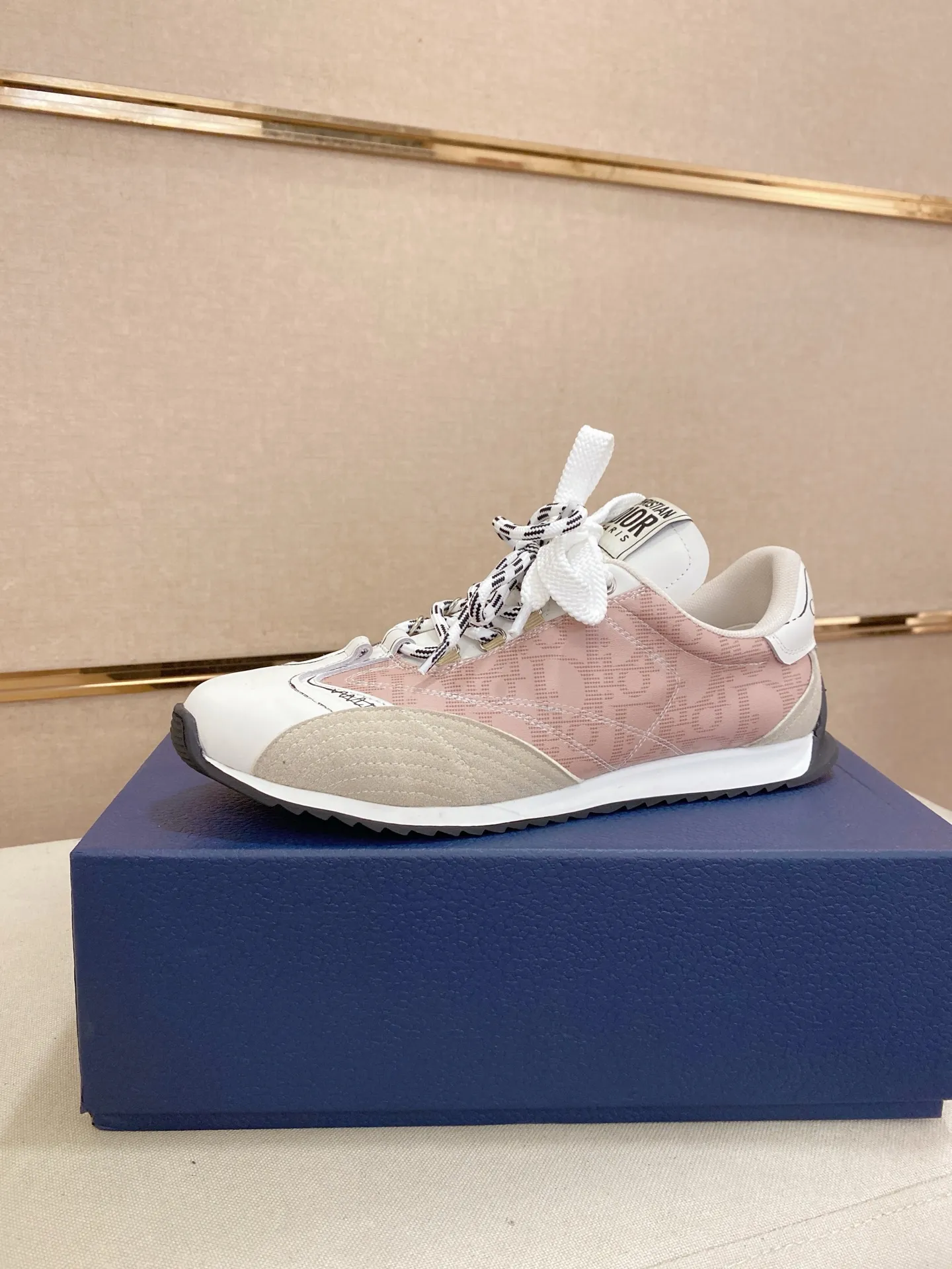 Men's shoes💰: 500💰Couple style💏 [Dior·Dior] New casual sports style men's shoes, new spring and summer design, perfect workmanship, lace-up lazy style to create wardrobe quality, upper: imported first-layer cowhide, mesh breathable lining soft and comfortable, ultra-light TPU wear-resistant outsole, simple, versatile fashion men's shoes, excellent color code number 35--44. (45,46 customized items are not returnable or exchangeable)
